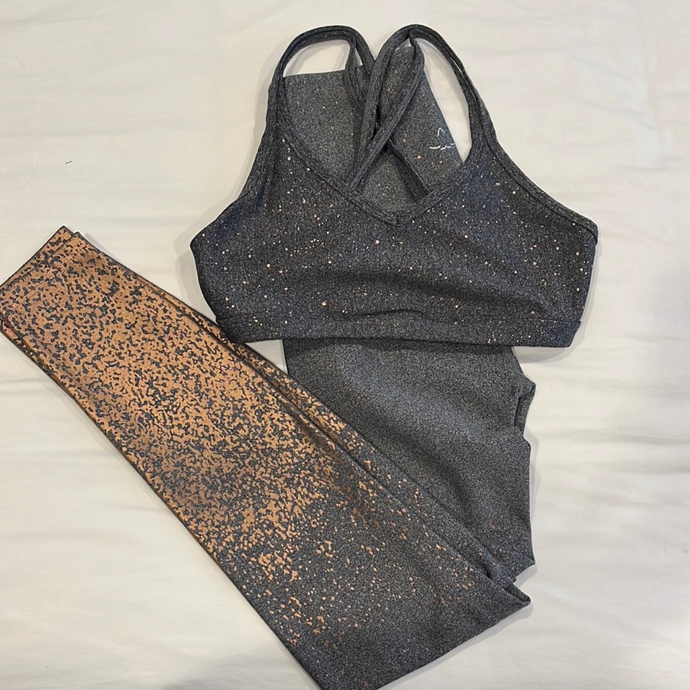 Beyond yoga matching leggings and sports bra set (size S)